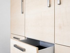 Einbauschrank in Ahorn furniert und aufhellend matt lackiert Einbauschrank in Ahorn furniert und aufhellend matt lackiert