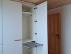 Clevere Innenausstattung - Kleiderschrank mit Hosenauszug